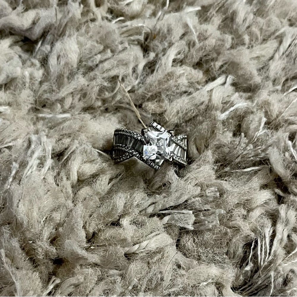 Jeulia Ring - image 3